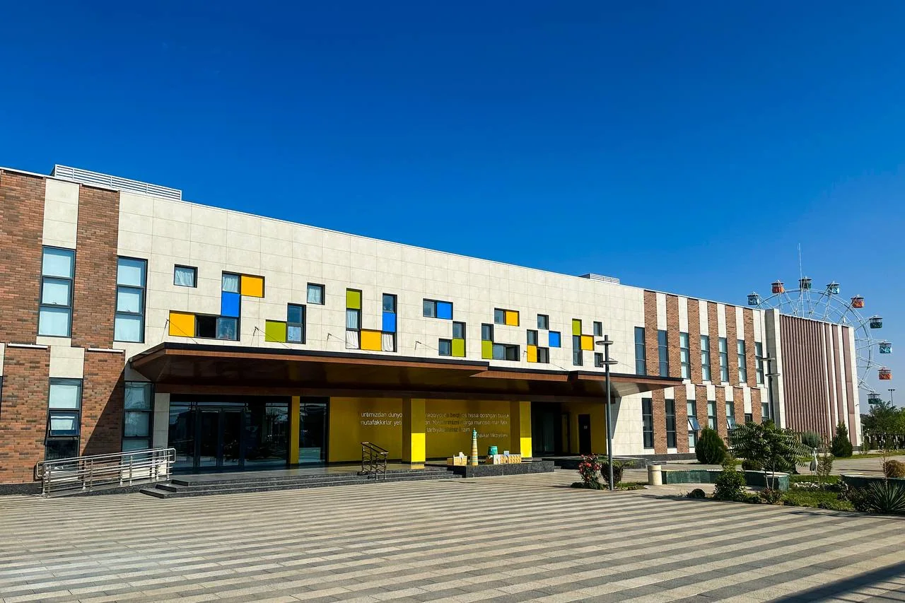Maktab binosi — tashqi koʻrinish
